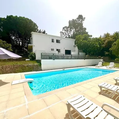 With Pool And Valley Views Hébergement de vacances *