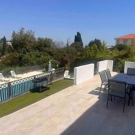 Hébergement de vacances With Pool And Valley Views *